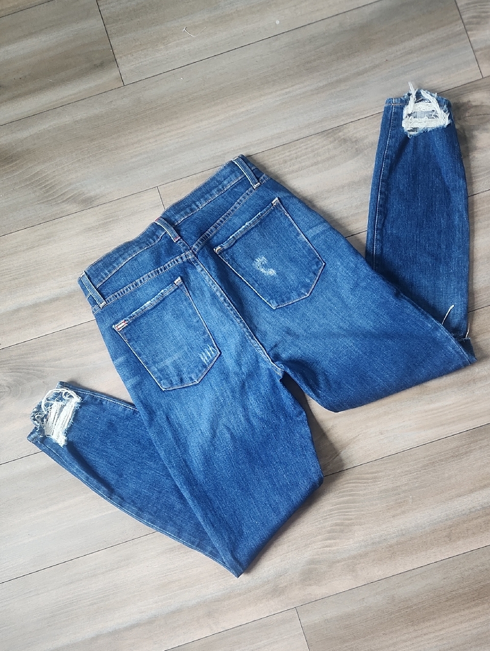 Alice + Olivia Distressed Jeans Sz 30